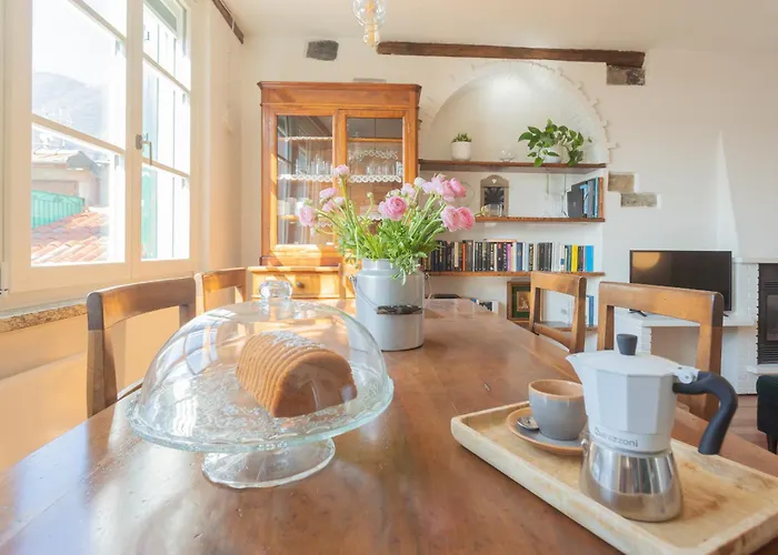 Emily's House - Authentic By Rent Apartament Torno