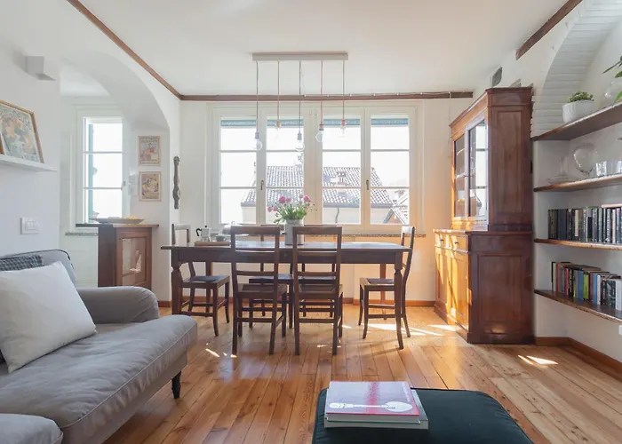 Emily's House - Authentic By Rent Apartament Torno