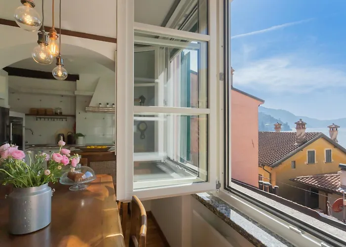 Emily's House - Authentic By Rent Apartament Torno