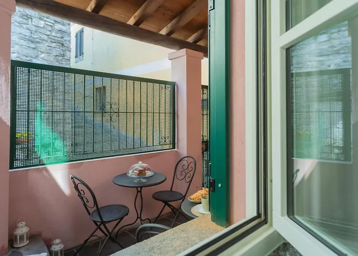 Emily's House - Authentic By Rent Apartament Torno